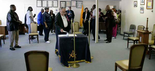 goorp examines lodge room